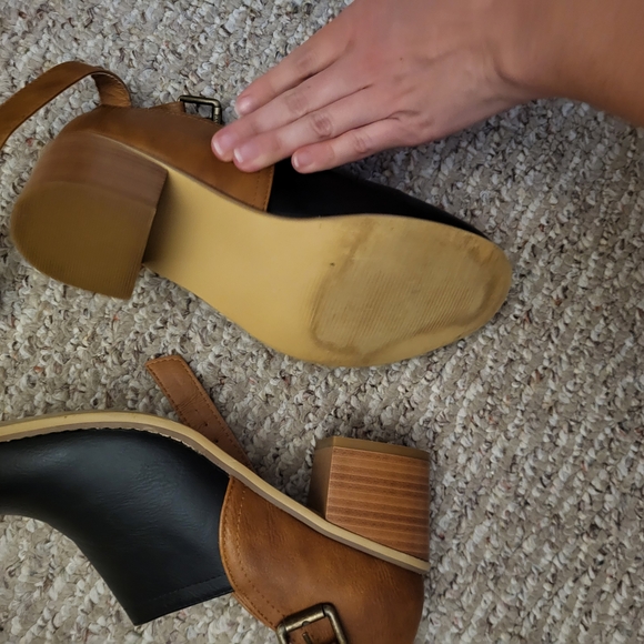 Black and Tan Mules with Chunky Wooden Heel - Picture 2 of 10